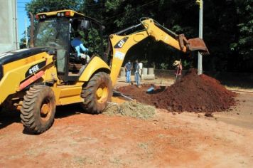 Foto - Obra na rede de galeria entre a rua Guaranis com a rua Caraíbas