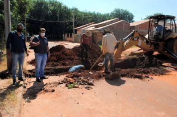 Foto - Obra na rede de galeria entre a rua Guaranis com a rua Caraíbas