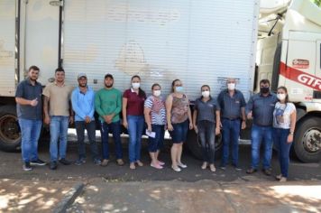 Foto - Município de Indianópolis recebe mais telhas e cestas básicas