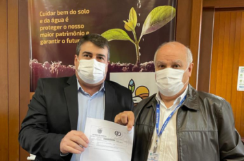 Foto - Prefeito Juliano buscando melhorias para a agricultura do nosso município