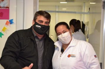 Foto - Prefeito e Vice-Prefeito visitam Unidade Móvel do Hospital de Amor