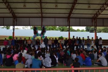 Foto - Prefeitura faz entrega de ovos de Páscoa para crianças