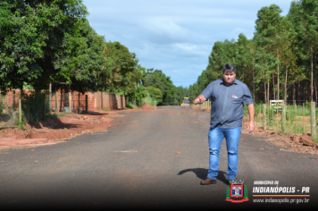 Foto - Obras de cascalhamento na Estrada Divisora