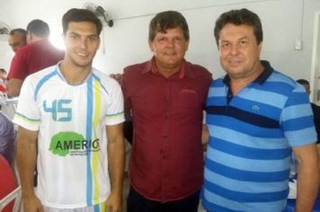 Foto - Prefeito Paulinho Mineiro participa de Confraternização