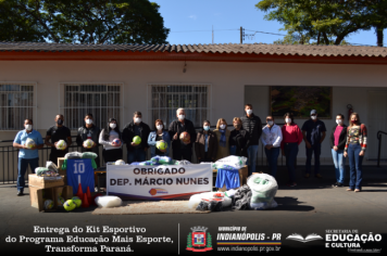 Foto - Entrega do Kit Esportivo do Programa Educação Mais Esporte