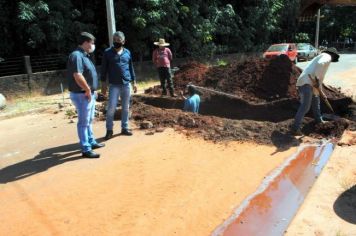 Foto - Obra na rede de galeria entre a rua Guaranis com a rua Caraíbas