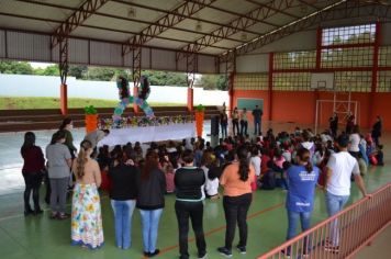 Foto - Prefeitura faz entrega de ovos de Páscoa para crianças