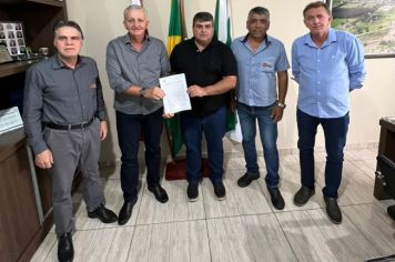 Prefeito Juliano Trevisan transmite o cargo ao vice-prefeito José Tormena