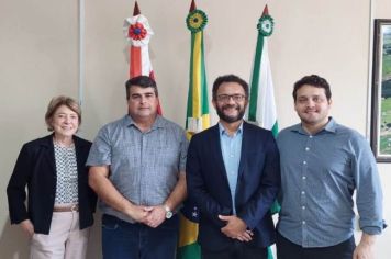 Administração Municipal recebe equipe da Fomento Paraná