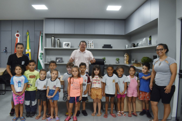 Prefeito Paulinho Mineiro recebe visita surpresa em seu gabinete.