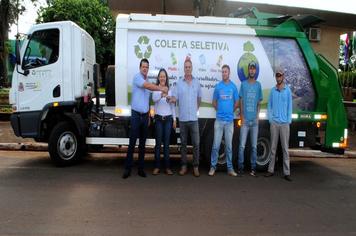 Indianópolis entrega novo caminhão para a coleta seletiva de lixo reciclável