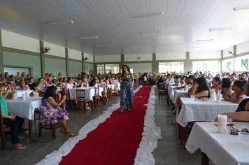 Dia Internacional da Mulher é comemorado com desfile