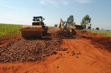 Obras nas estradas rurais continuam sendo realizadas em Indianópolis