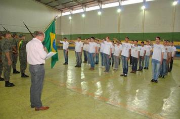 Indianópolis entrega Certificado Militar