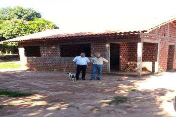 Prefeito de Indianópolis visita produtores que foram contemplado com casas rurais.