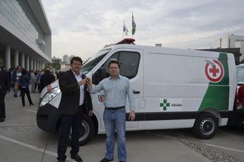 Indianópolis recebe Ambulância 0 km