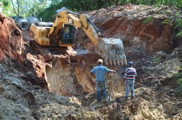 Obra na Estrada Carijós está em andamento