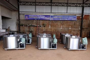 Indianópolis recebe tanques resfriadores de leite e caminhão pipa
