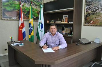 Paulinho Mineiro anuncia abono natalino aos servidores municipais