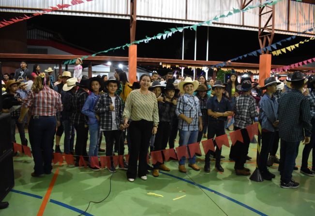 Escola Municipal Izolda Rizzato Liuti realiza Festa Julina.