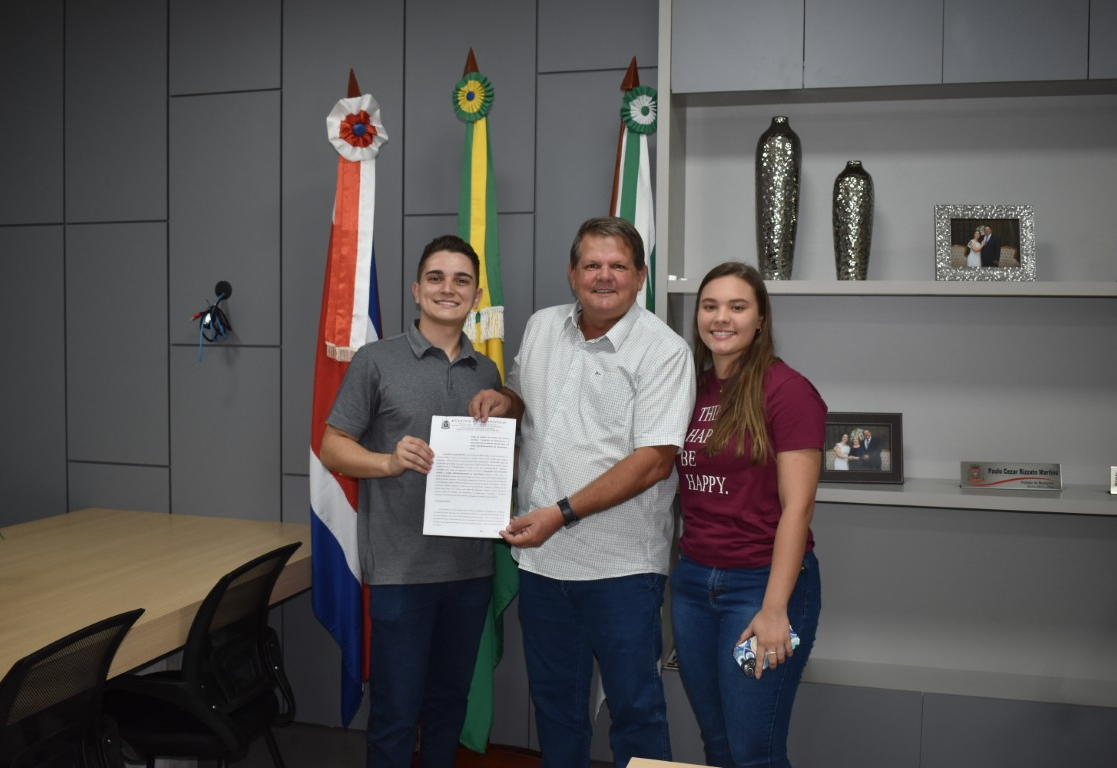 Prefeitura assina Termos de Colaboração com Associação de Estudantes.