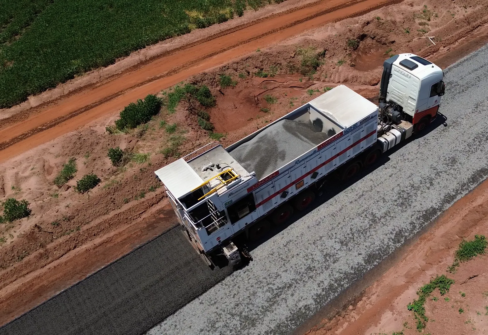 Estrada Santa Rita começa a receber pavimentação em TST