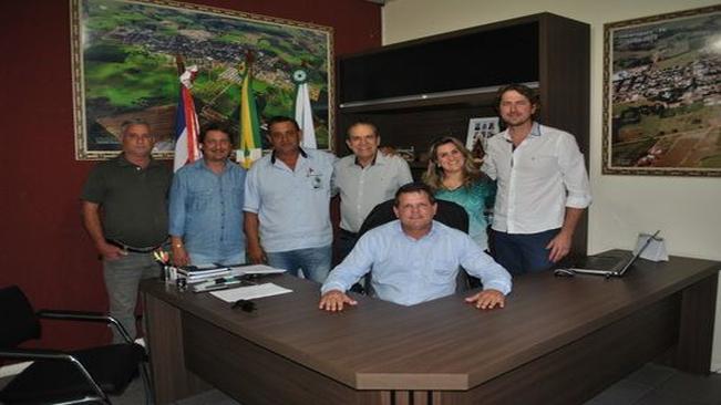 Prefeito Paulinho Mineiro recepciona o Deputado Federal Zeca Dirceu