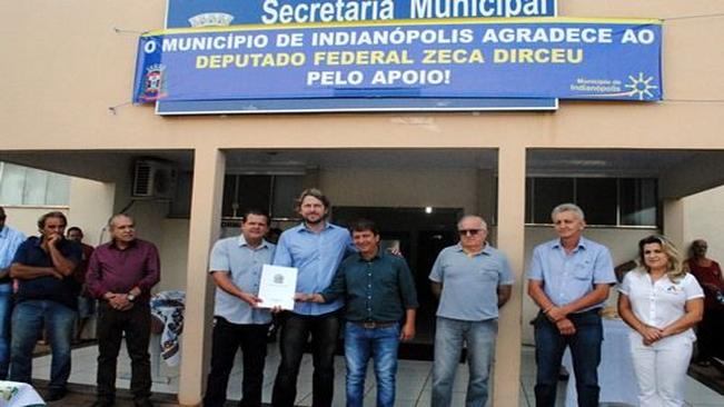 Deputado Zeca Dirceu visita o Município de Indianópolis.