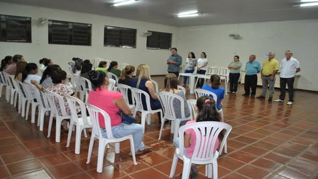 Prefeito Paulinho Mineiro faz entrega de Máquinas de Costura